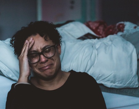 woman-grieving-death-of-a-pet