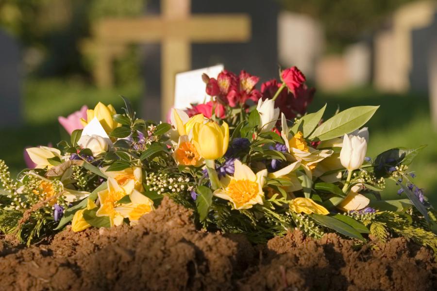 Alternative to human composting is natural burial