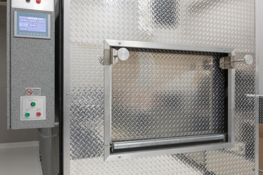 Cremation machine and cremation chamber