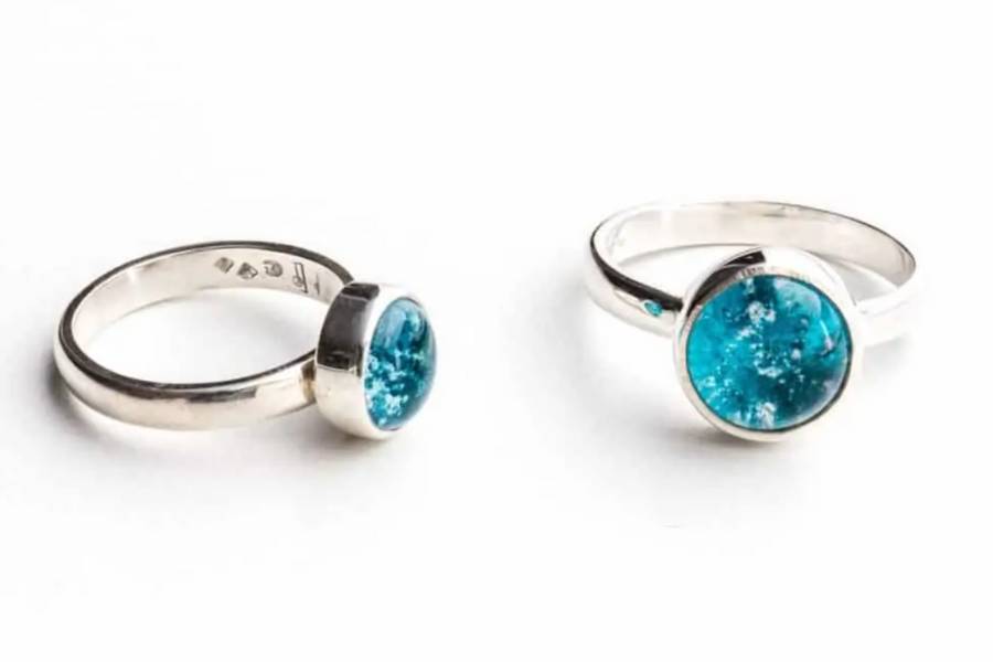 Cremation ashes jewellery as one of the things to do with cremated ashes
